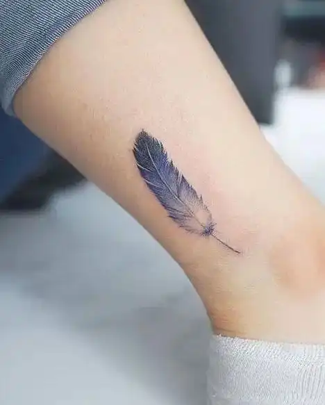 《刺青》-羽毛素材羽毛也是纹身重要元素之一,她可以作为图稿 - 抖音