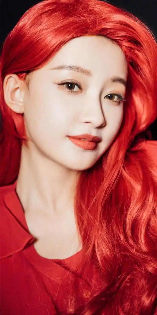 孙怡《大侦探》红发写真九宫格