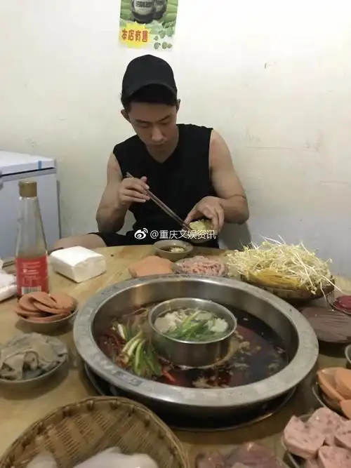 逛南滨路吃火锅……黄景瑜成了一个接地气的"重庆崽"