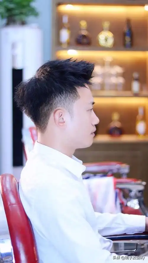 圆头发型图片男,圆头男生适合什么发型(最具人气男士发型来了)_犇涌向