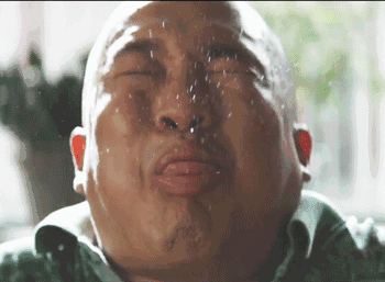 吐喷口水和尚恶心gif动图_动态图_表情包下载_soogif