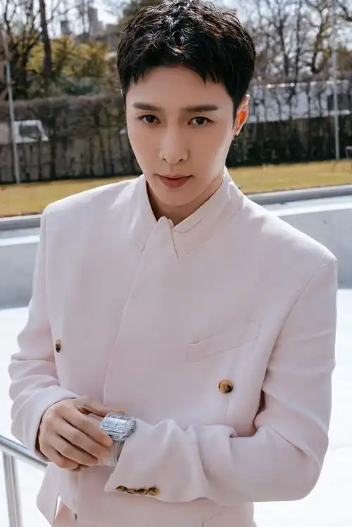 boss@张艺兴逛展ing