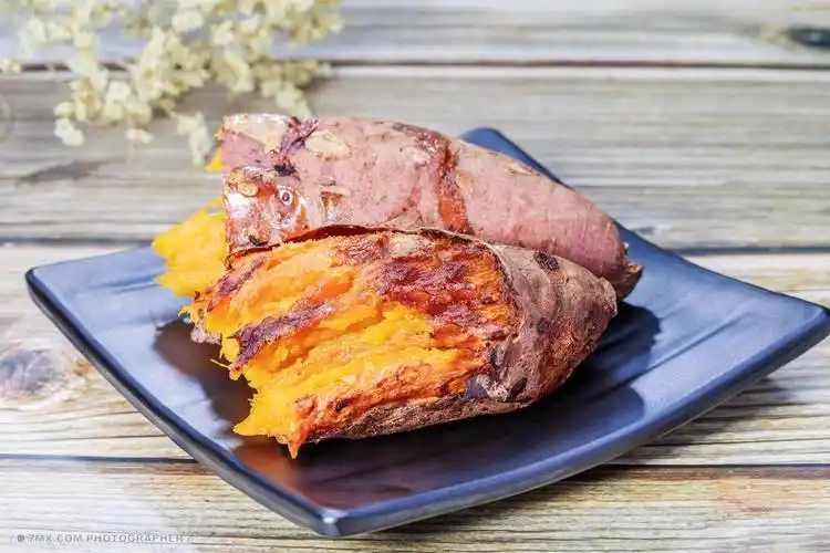 静物 美食 餐具 食品 甜点 烤红薯 桌面 烧烤 烤 地瓜 素食 传统美食