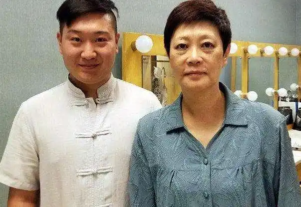 下了春晚就被告知离婚,她净身出户一伤十年,至今无法原谅|杨蕾|春晚