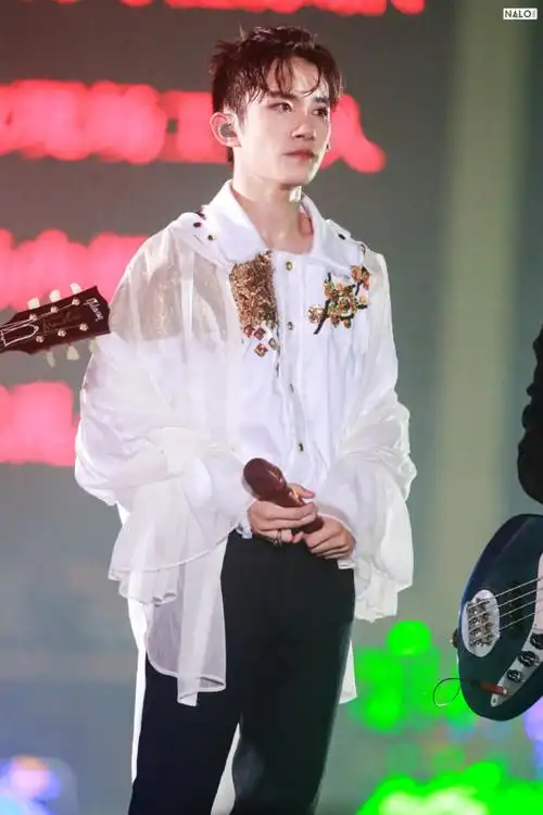 易烊千玺六周年