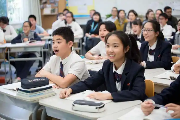 活动结束后,1g班一位家长在朋友圈写道:"期待已久的万科双语学校开放