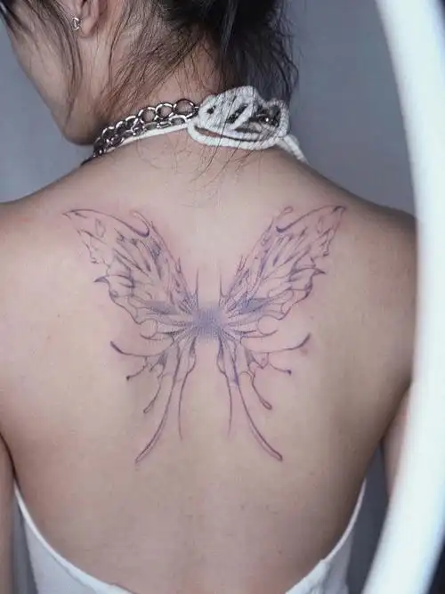 蝴蝶纹身03翅膀线条纹身