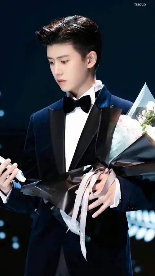 图二:9月,越南斗音浏览量达15亿的照片,看看越南网友对任嘉伦哪些