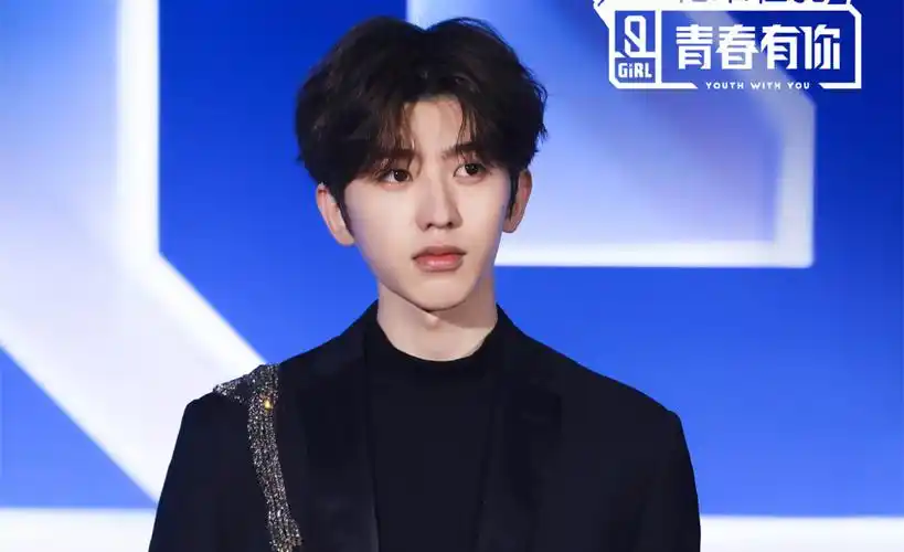 青春有你2蔡徐坤壁纸_新晋制作人蔡徐坤