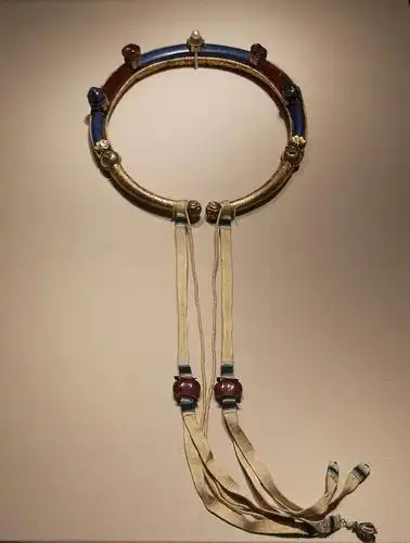 金镶宝石项圈(清)