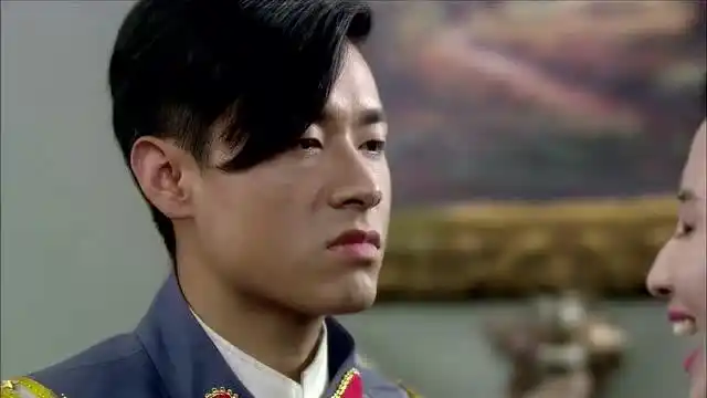 情定三生:凌雪为了抽几口大烟,竟跪地求龙天泽,一点尊严都没了