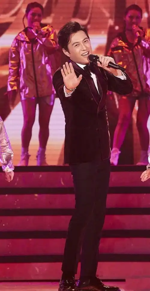 靳东深情款款的东哥,声音好苏舞姿曼妙,袁泉着实绝美仙气