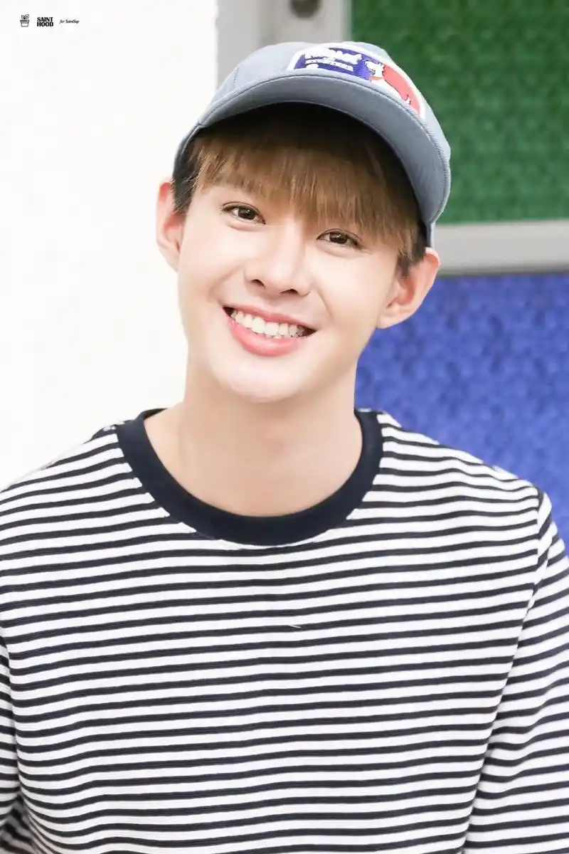 黄明明获4月追呗新星榜冠军可盐可甜的泰国小生俘获中饭的心