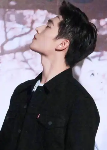 感受一波来自男明星的超a喉结杀哪一个是你的菜