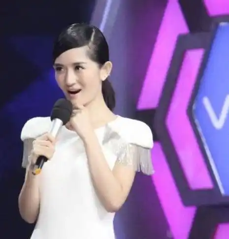 李湘晒与何炅第一次主持快本合照,感叹:年轻真好_谢娜_网友_照片