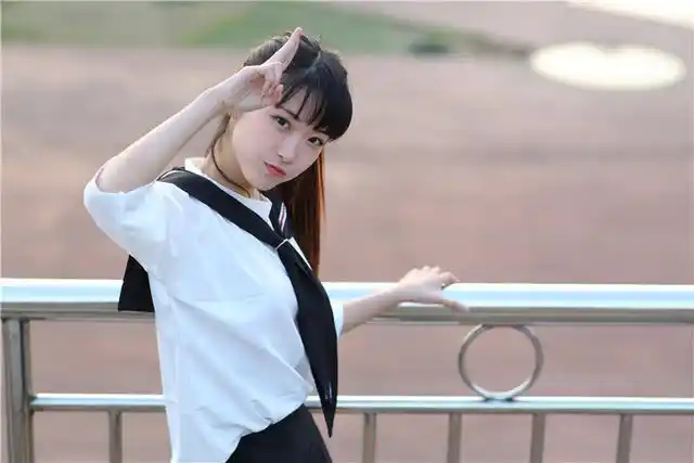 在初中,班主任"讨厌"的女生,成绩突出也不受宠,很多人不自知