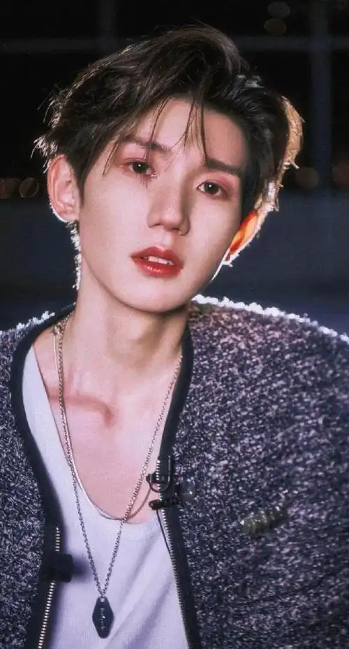 王源手机壁纸好喜欢啊