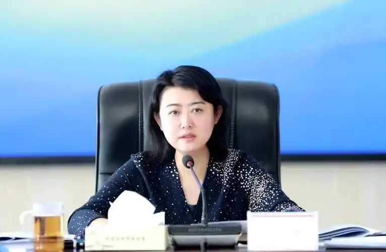 杨蕾思想上破冰行动上突围全力以赴抓投资上项目促发展