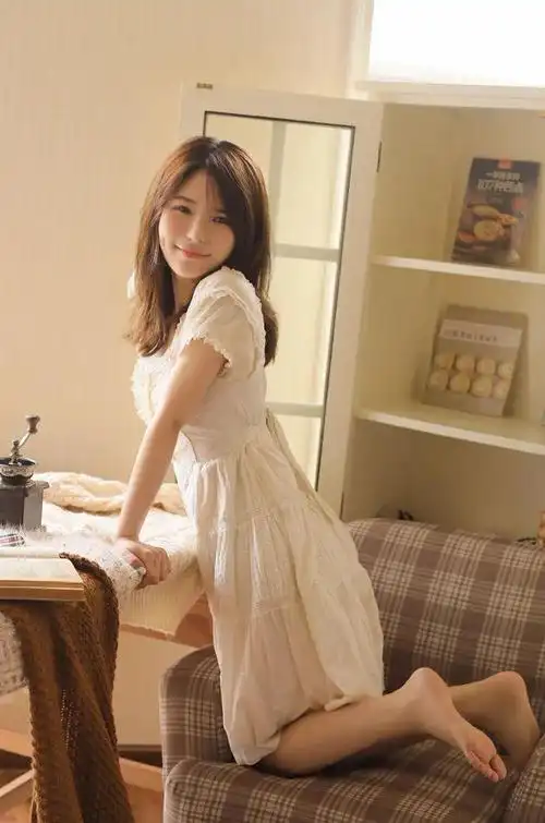 超级温柔可爱的酒窝美女