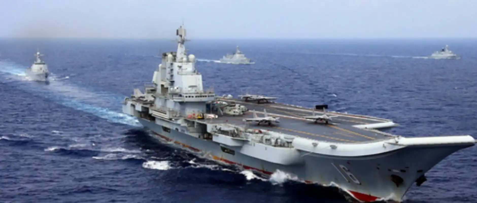 辽宁号航母曾在演练途中,遭2架日本战机逼近100米威胁!