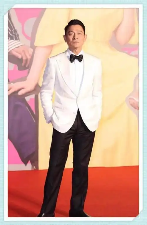 刘德华又搞事情57岁穿牛仔背带裤扮鲜肉帅气竟不输90年代初