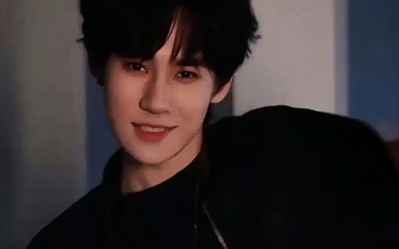 张真源最近真的帅得很超越