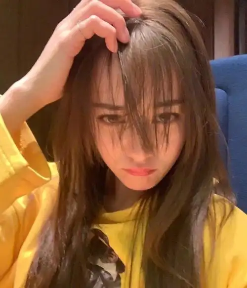 迪丽热巴可爱刘海合集,这个女人真的太好看太可爱啦!
