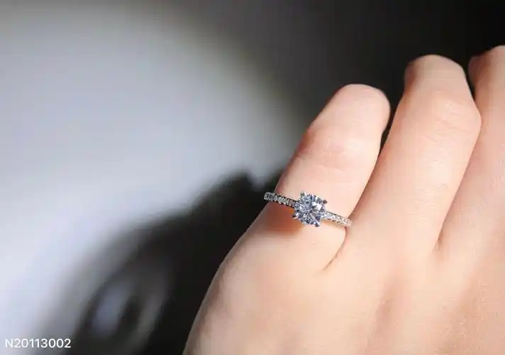 0.5克拉f vs2 3ex圆钻四爪钻戒