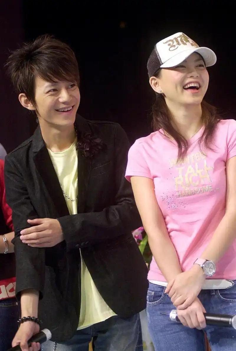 1997年,何炅刚毕业,后来没钱,李湘却叫他:你赶紧买房.