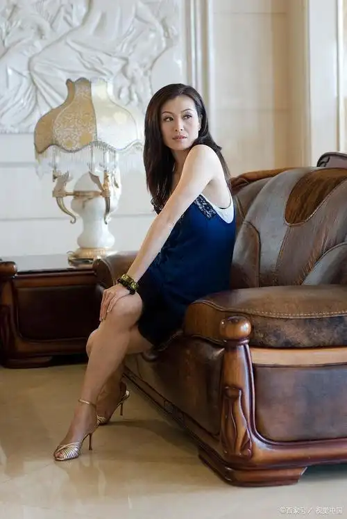 伍咏薇:命运坎坷,两段婚姻的曲折人生