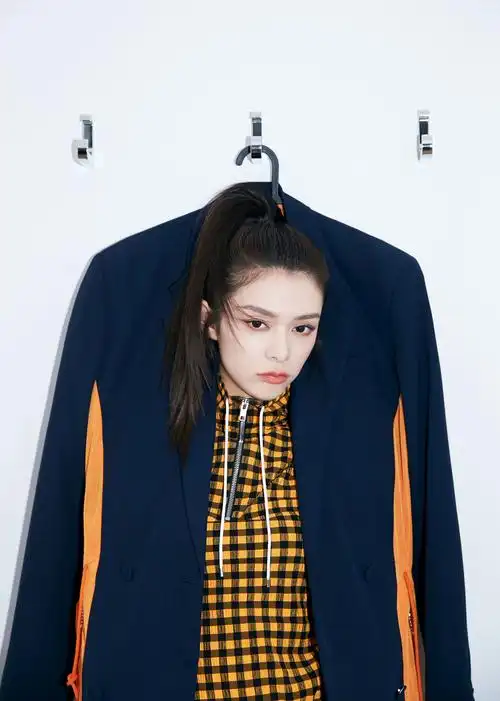 火箭少女101傅菁巴黎限定女友