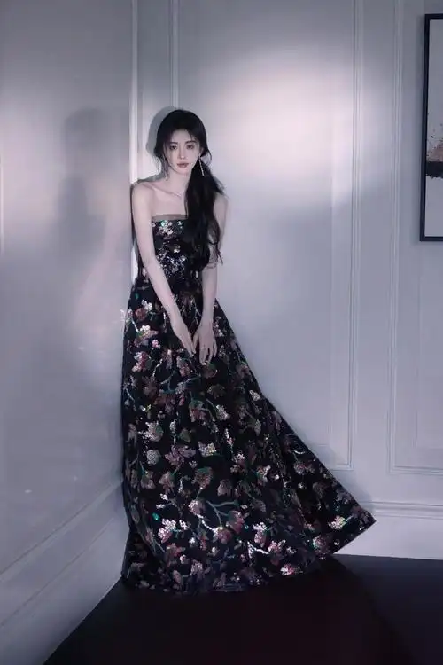 鞠婧祎活动红毯,浪漫春日里的漂亮小鞠