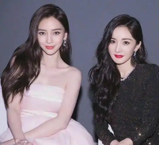 女明星的"合照"让我明白,在"衣品"面前,颜值真不重要!