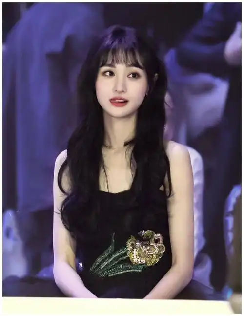 28岁郑爽越来越百变了,两次挑战双马尾造型,风格竟差这么多?