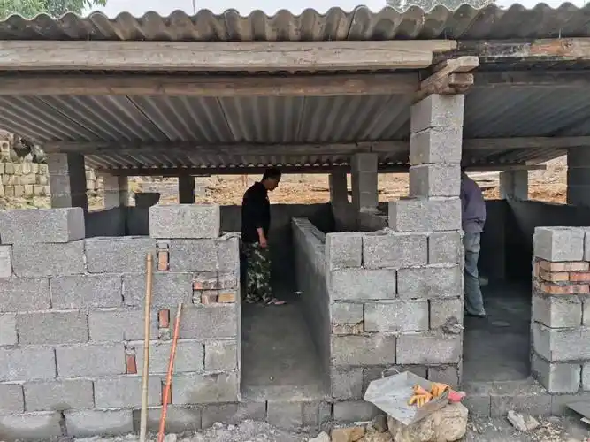 猪圈建设中