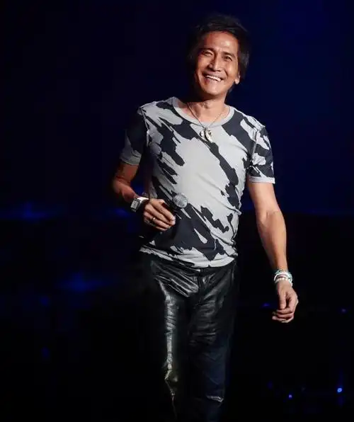 60岁齐秦坎坷一生:与儿子对簿公堂,嗓子失声,51岁脸部60%烧伤