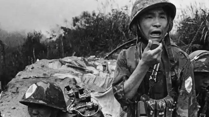 对越自卫反击战战地记者冒死拍下的珍贵影像