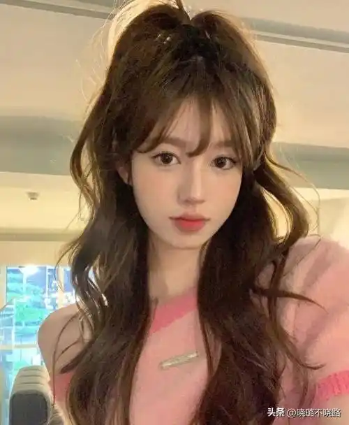 不然看起来很像村花_刘海_显得_高度