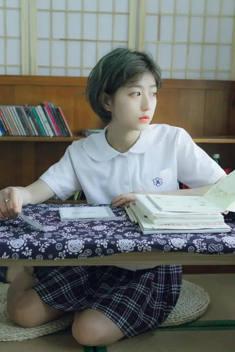 短发女孩的校园时光,可爱又俏皮