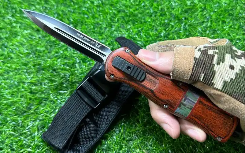 红木柄蝴蝶直出跳刀,铝合金檀木彩贝壳手柄158像素