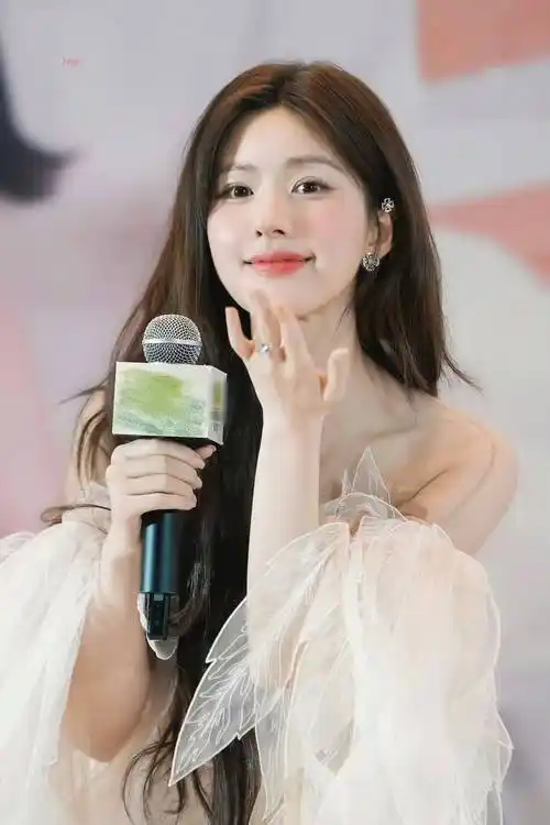 赵露思的精灵仙女裙:仙气飘飘,美得让人窒息!_魅力_纱裙_美貌