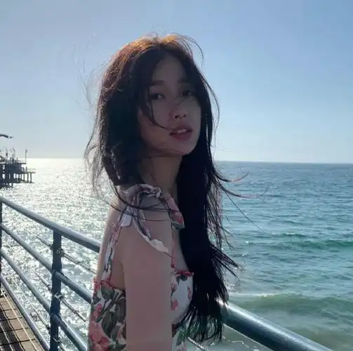 虞书欣碎花吊带