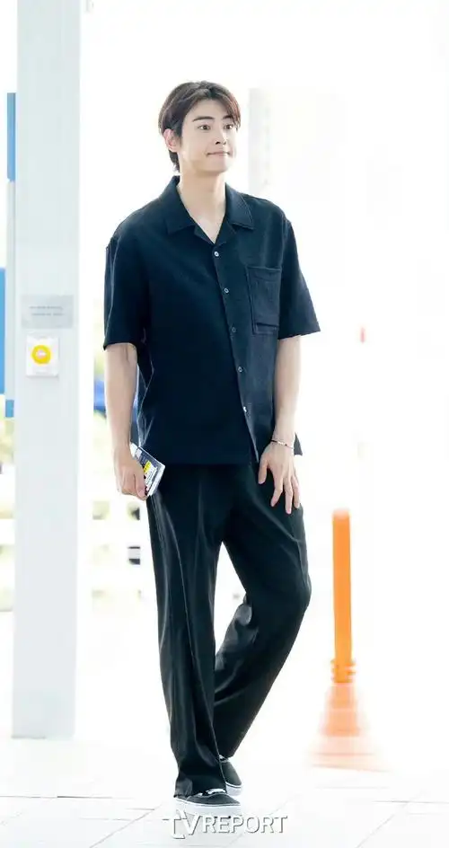 车银优素颜生图##车银优机场素颜新闻图