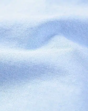 男童淡蓝色衬衫