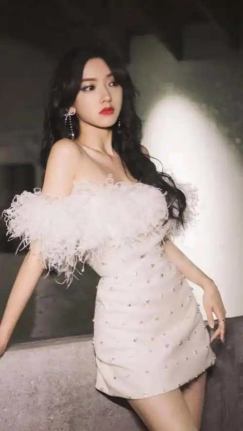 程潇,1998年7月15日出生于广东省深圳市.明星写真