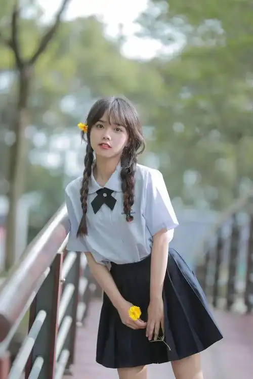 央央20岁苏州模特阳光可爱艺术感浓烈