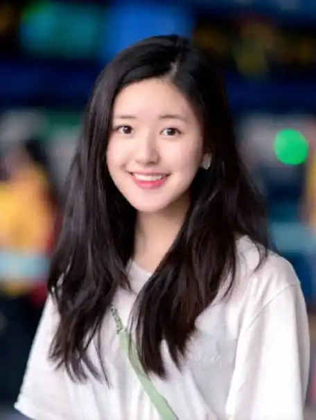 赵露思早期海报图