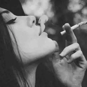 伤感抽烟微信头像女生版