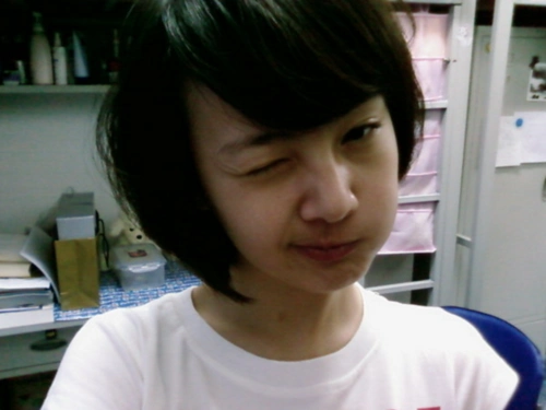 郑爽在北电的生活,很爱寝室这个狭小空间,运动会与同学一起搞怪