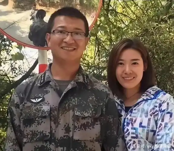 陈红军烈士牺牲一年多他的爱人和儿子被特邀出席气质非凡